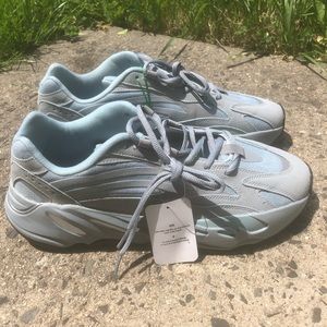 Yeezy 700 Hospital Blue